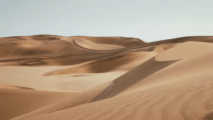 Sand ist die Basis der Mikrochips, die in Autos, Handys und Co. verbaut sind.